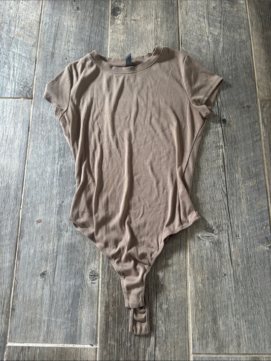 Alya Tops - Alya Short Sleeve Bodysuit in Taupe Brown